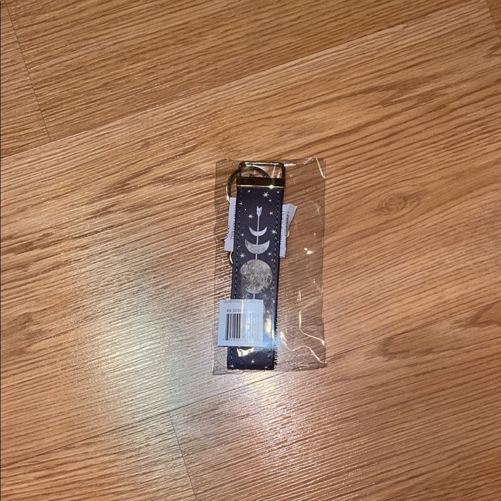 Moon keychain ! - Picture 2 of 2